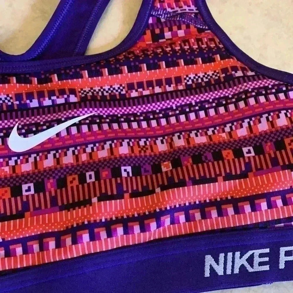 Nike - Picture 3 of 5